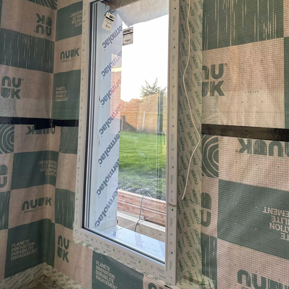 DROSERA IN – Adhesive Membrane for Interior Joinery Sealing